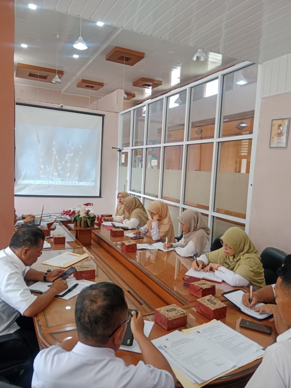 Rapat pembahasan izin PT. Karya Agung Megah Utama dan Hotel Balcone